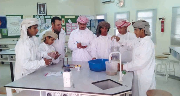 تواصل فعاليات المراكز الصيفية بمحافظات السلطنة بمشاركة 15 ألف طالب وطالبة