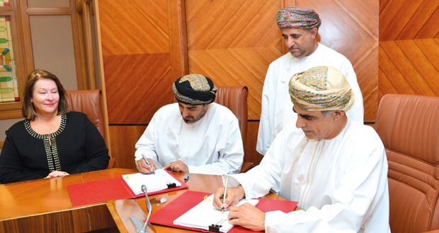 "النفط والغاز" توقع اتفاقية حفر عدد من الآبار الاستكشافية في المنطقة "54" بالوسطى مع "عمان لاسو"