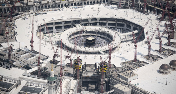 ضيوف الرحمن ينهون رمي الجمرات والمتعجلون يبدأون مغادرة الديار المقدسة