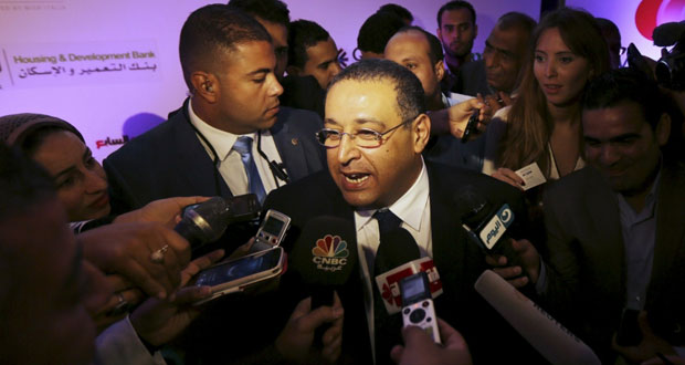 مصر: توقيف وزير الزراعة في قضية فساد بعد قبول استقالته