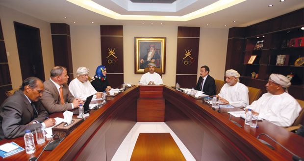 لجنة التخطيط والمتابعة بالأولمبية العمانية تناقش استعدادات منتخباتنا للألعاب الخليجية الثانية