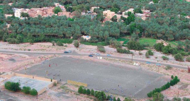 بلدة الوادي الأعلى ببهلاء .. هدوء المكان وجمال الطبيعه الغناء تجذب السياح