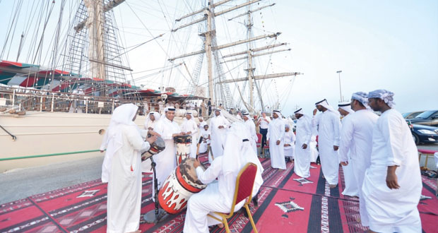 شباب عمان تغادر البحرين متوجهة إلى قطر في مسار رحلتها شراع التعاون 2015م