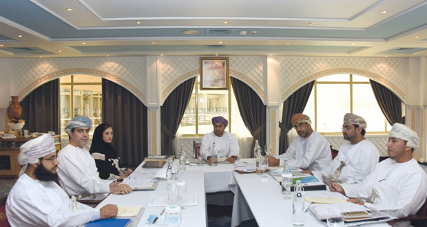 لجنة متابعة الاستراتيجية الشاملة للتنمية الاقتصادية بمسندم تحدد المشروعات المنتظرة وكيفية تنفيذها