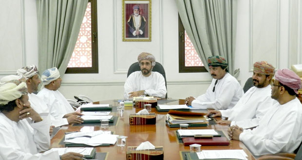 فتح عروض انشاء محطة تحلية مياه الحوطة برخيوت وحفر آبار انتاجية بمرباط وإنشـاء مساكن اجتماعية ببئر المنادر وتسـويـر خور رخيـوت