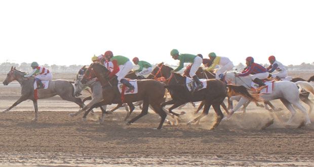 تنافس وإثارة في سباق الخيول الثاني لنادي سباق الخيل السلطاني