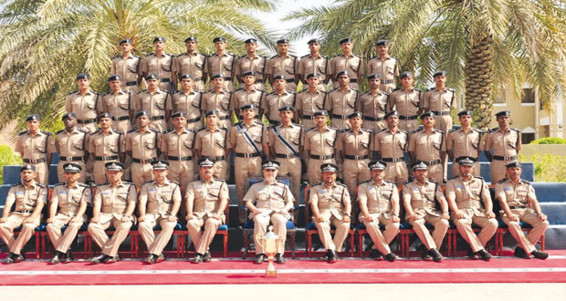 فوز أكاديمية السلطان قابوس لعلوم الشرطة بمسابقة شرطة عمان السلطانية الرابعة للمشاة