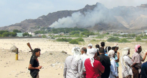 اليمن: بحاح ينجو من تفجير و15 قتيلا بينهم جنود من التحالف .. وداعش يتبنى