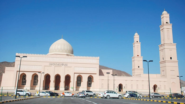 &laquo;بتكليف سامٍ من جلالته&raquo;: مستشار الدولة يفتتح جامع السلطان قابوس بولاية بدبد