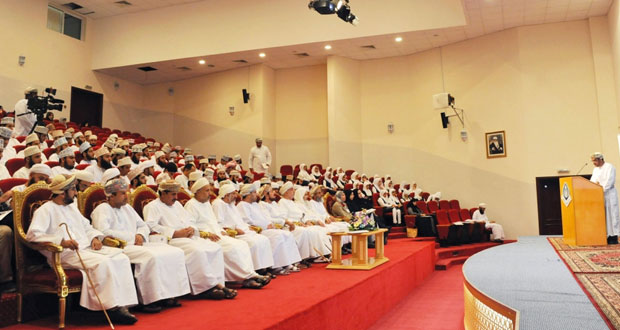 ندوة "الحركة العلمية في عصر اليعاربة تبدأ جلساتها بكلية العلوم الشرعية.. والختام اليوم