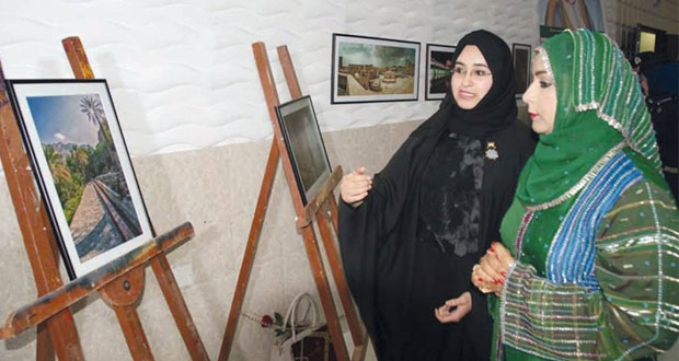 جمعية المرأة العمانية بسمائل تحتفل بالعيد الوطني الخامس والأربعين المجيد