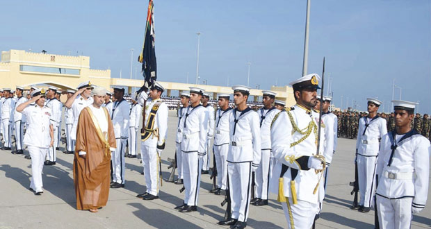 البحرية السلطانية العمانية تحتفل بيومها السنوي