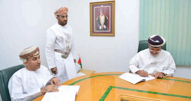 المدعي العام يوقع اتفاقية إنشاء مبنى الادعاء العام بمحافظة البريمي