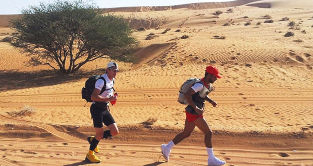 إثارة كبيرة يشهدها سباق ماراثون عمان الصحراوي العالمي
