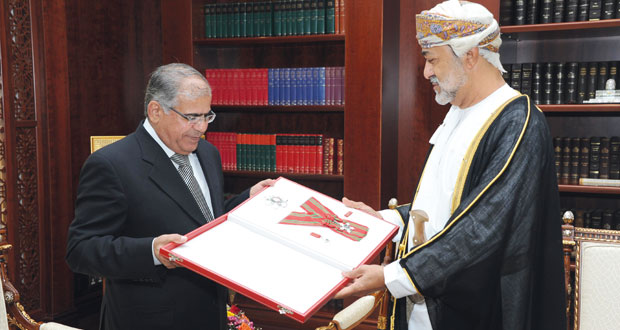 وسام عمان المدني من الدرجة الثانية للمدير العام السابق للمنظمة العربية للتنمية الإدارية