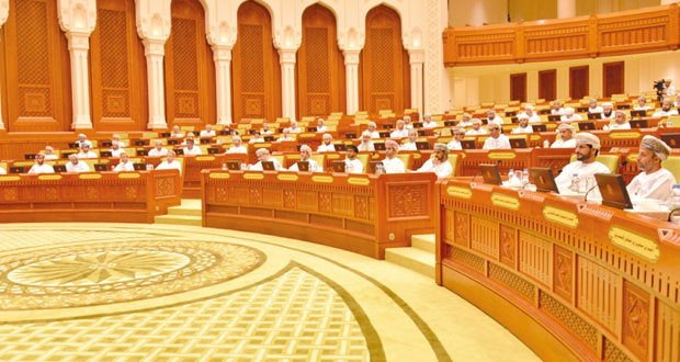 مجلس الشورى يناقش الوزير المسئول عن الشؤون المالية ووزير التجارة والصناعة والأمين العام للمجلس الأعلى للتخطيط الخطة التاسعة وموازنة 2015