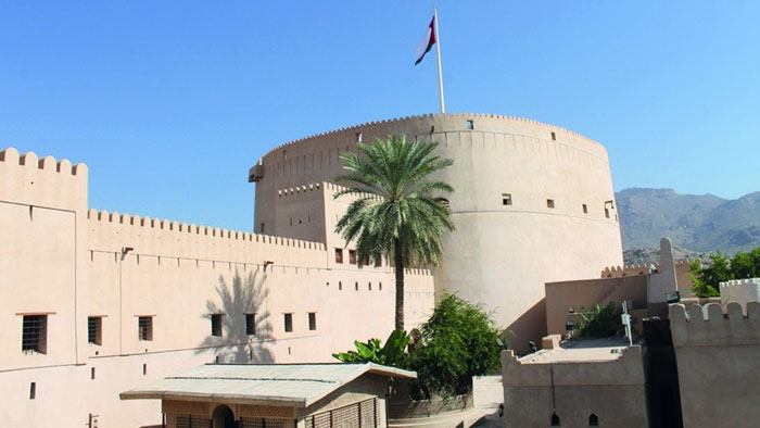 "الوطن" تتجول في قلعة نزوى