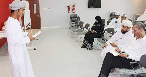 تعليمية جنوب الشرقية تبدأ التقييم المبدئي لمسابقتي فن الخطابة والتحدث والإجادة في اللغة العربية لمدارس المحافظة