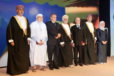 تكريم الفائزين بجائزة السلطان قابوس للثقافة والفنون والآداب