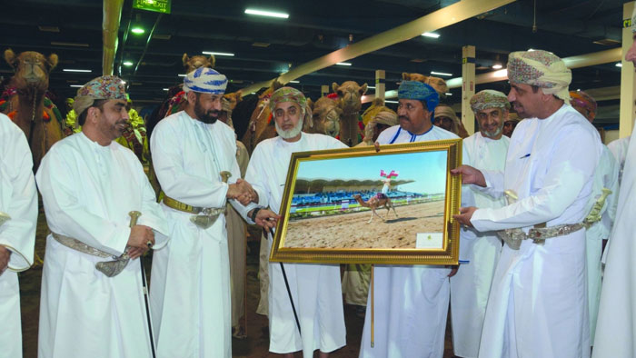 المعرض الدولي الخامس للخيل والإبل والتراث (أصايل عمانية) يواصل فعالياته
