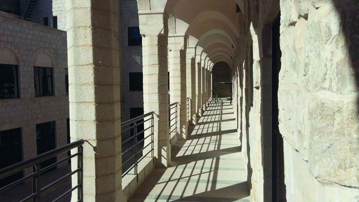"خان الوكالة" بمدينة نابلس يشكل حقبة تاريخية إلى العهد العثماني