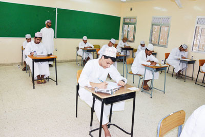 الطلبة يؤدون امتحان الدراسات الإسلامية وسط جو ساده الهدوء والانضباط