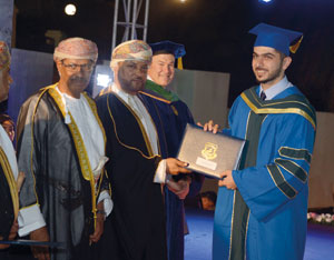  كلية عمان الطبية تحتفل بتخريج دفعة جديدة من الأطباء والصيادلة