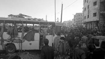 سوريا: المسلحون يواكبون (جنيف) بـ3 تفجيرات إرهابية توقع 45 قتيلا و110 جرحى