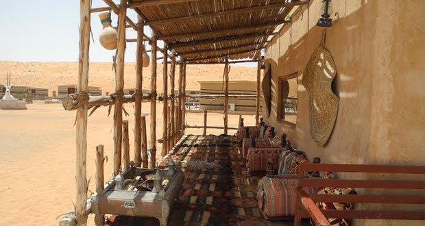 إقبال كبير على سياحة التخييم في رمال الشرقية