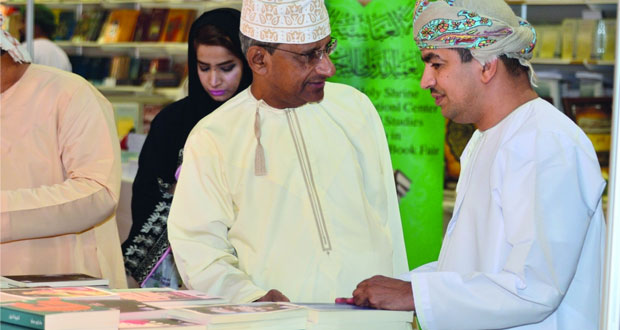 الكتب العمانية تتصدر مشهد "التواقيع" والفعاليات الثقافية تبحث عن "الحضور" في معرض مسقط الدولي للكتاب