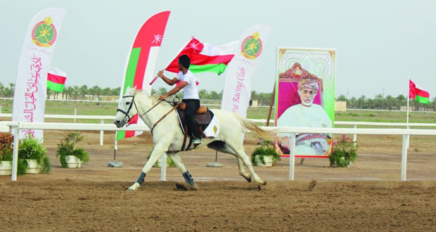 ختام مميز ومثير لسباقات الخيل الأهلية لنادي سباق الخيل السلطاني للموسم الحالي