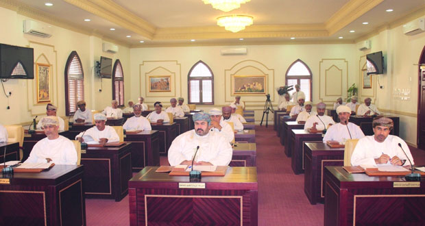  مناقشة عدد من المشاريع الخدمية بولايات جنوب الباطنة