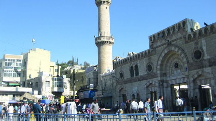 المسجد الحسيني في عمّان.. شاهدٌ على تحوّلات المدينة