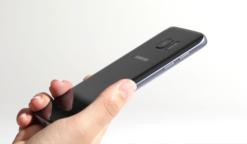 "سامسونج" تقدم ابتكارات غير مسبوقة في هاتفيها الجديدين S7 و S7 Edge