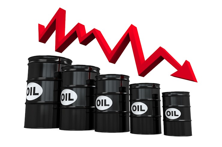 نفط عمان ينخفض أكثر من دولار وأسعار النفط تتراجع مع زيادة المخزونات الأميركية
