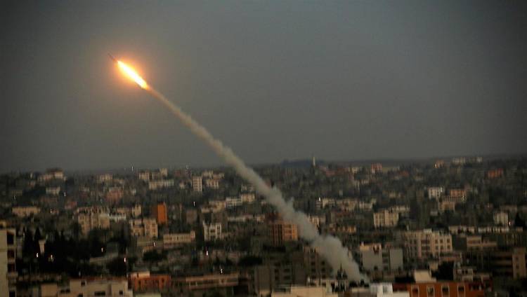 اطلاق صواريخ من غزة على اسرائيل دون اصابات