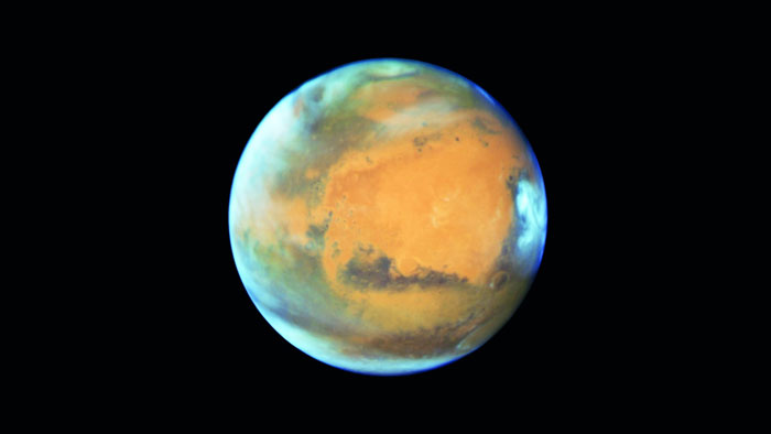 المريخ يدنو من الأرض لأقرب نقطة منذ عقد