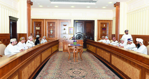  استعراض المخططات المبدئية لمرافق كلية الأجيال وموازنة المشروع