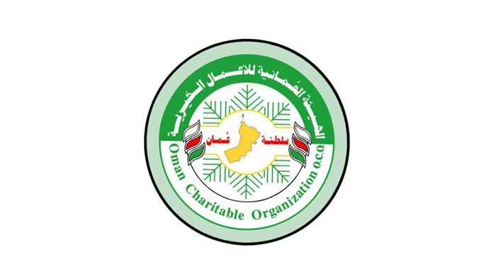 الهيئة العمانية للاعمال الخيرية توزع قسائم شراء على المستحقين من الاسر بشناص