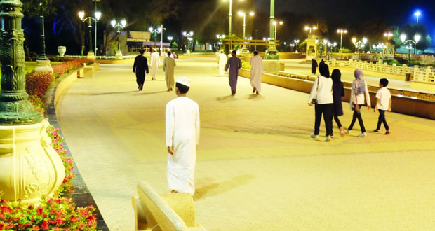 ممرات وأرصفة مشاة وأدوات رياضية تعزز الصحة بمدينة مسقط