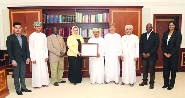 جامعة السلطان قابوس تحتفي بحصول كلية التمريض على الاعتماد الأكاديمي من هيئة الاعتماد الأميركية (ACEN)