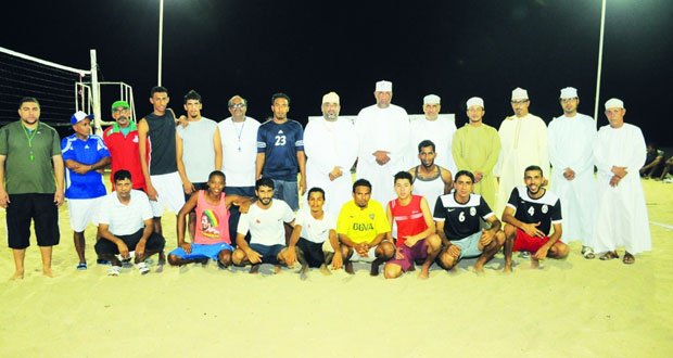 انطلاق بطولة الطائرة الشاطئية ومنافسات قوية في خماسيات القدم