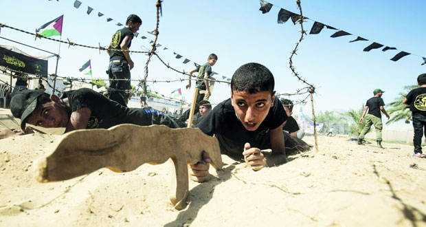 الاحتلال يشن عدوانا جديدا على غزة ويداهم الفلسطينيين بالضفة المحتلة