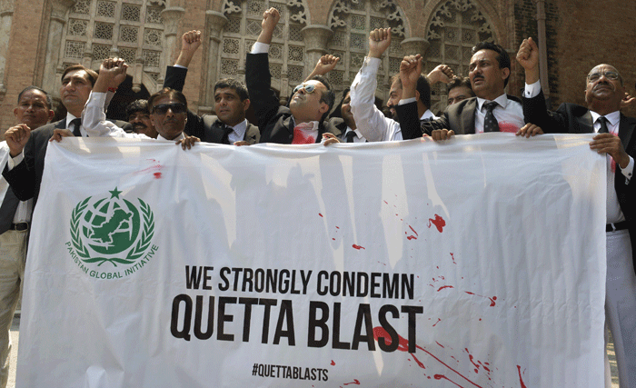باكستان: ارتفاع حصيلة ضحايا تفجير "كويتا" والمحامون يضربون