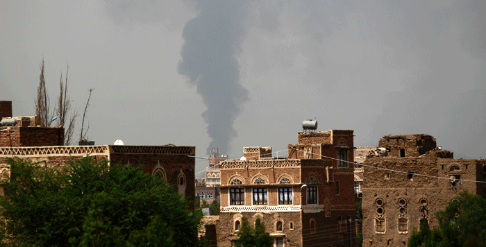 اليمن: غارات على محيط صنعاء و"القاعدة" تنسحب من شبوة