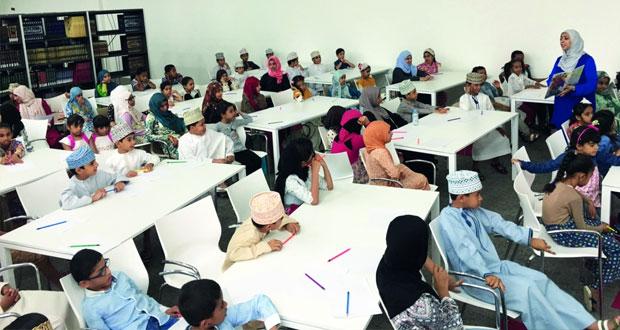 جمعية الكتاب والأدباء بنزوى تقيم الحلقة القرائية "الحكاية بيتنا"