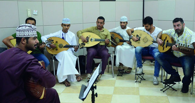 جمعية هواة العود تواصل تفعيل البرامج التدريبية لأعضائها العازفين