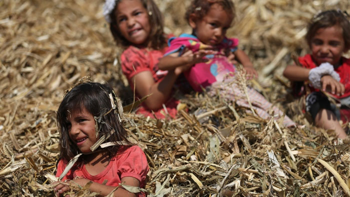 الفلسطينيون على أعتاب أزمة ميزانية .. وأسطول نسائي إلى غزة لكسر الحصار