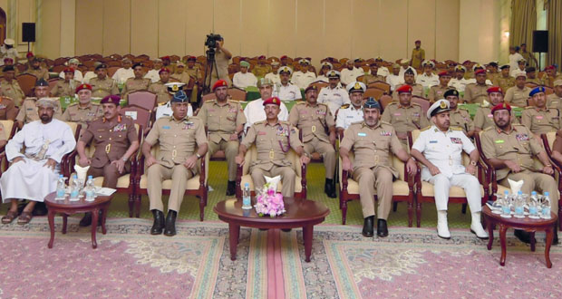 التوجيه المعنوي برئاسة أركان قوات السلطان المسلحة ينظم لقاءً حول حقوق الإنسان