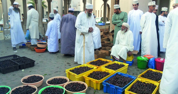 سوق نزوى بين الماضي العريق والحياة المعاصرة